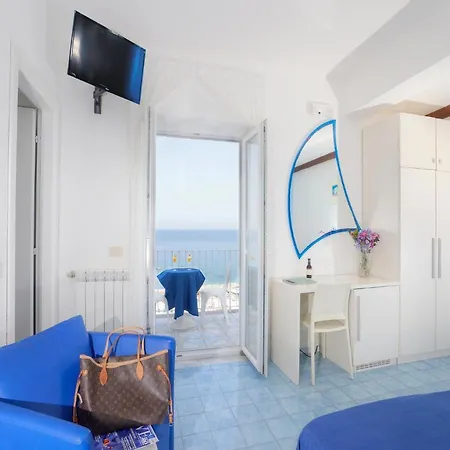 Gasthuis In Bb - Ischia-forio With A Breathtaking View, Above The Poseidon Gardens- Ischia